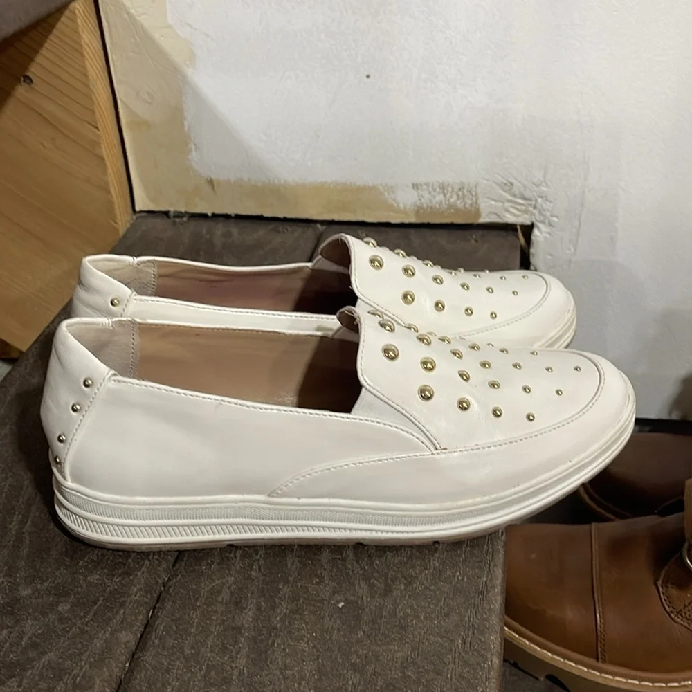 Adrienne Vittadini White and Gold Studded Flats - Picture 3 of 8